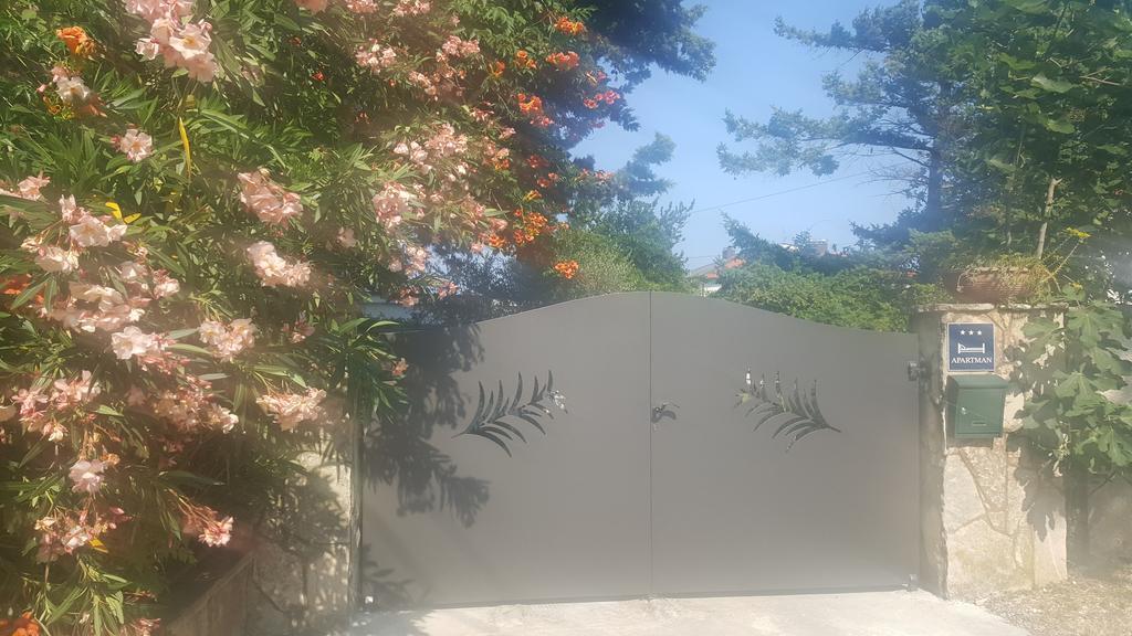 Holiday House Altea Banjole Bagian luar foto